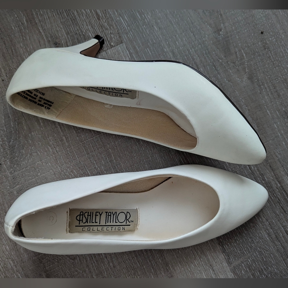 Vintage white size 5 kitten heels